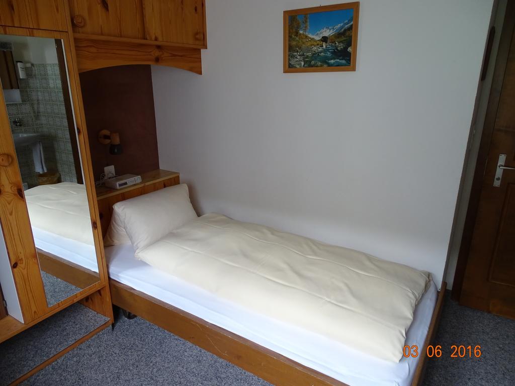Hotel Old-Jnn Saas im Prattigau Zimmer foto