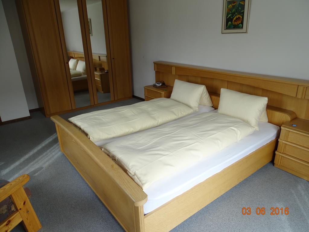 Hotel Old-Jnn Saas im Prattigau Zimmer foto