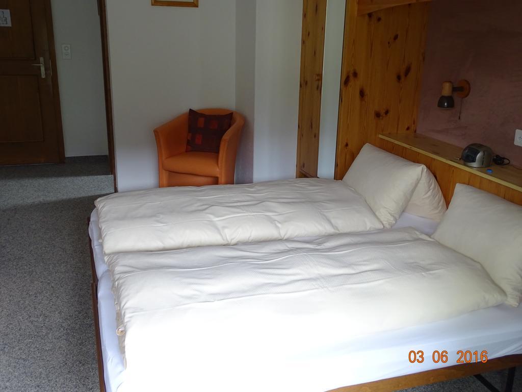 Hotel Old-Jnn Saas im Prattigau Zimmer foto