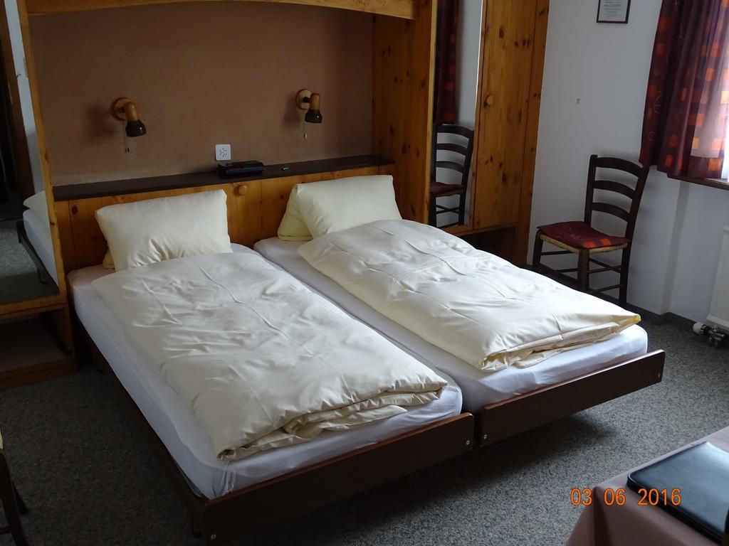 Hotel Old-Jnn Saas im Prattigau Zimmer foto